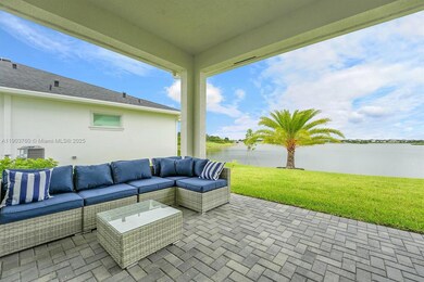 601 Hookline Cir, Loxahatchee, FL 33470 - photo 5