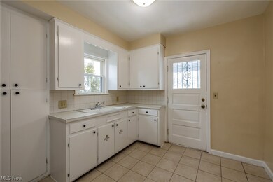 5233 Anthony St, Maple Heights, OH 44137 - photo 6