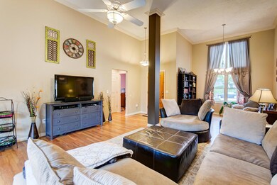 576 S Peachum Pl-10