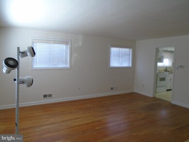 8439 Bay Dr, Pasadena, MD 21122 - photo 7