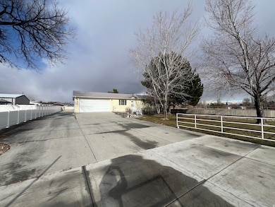 640 W Canyon Rd, Ferron, UT 84523 - photo 4