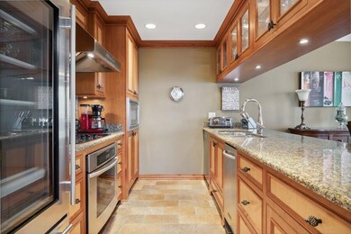 04_1501WWaterSt_Unit24_5_Kitchen_LowRes