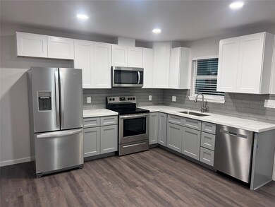 15530 Towerwood Dr unit A, Conroe, TX 77306 - photo 3