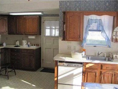 25 Hartsuff St, Rockland, MA 02370 - photo 4