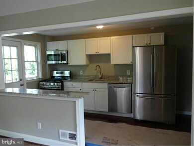 560 Lucia Ave, Baltimore, MD 21229 - photo 5