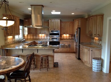breakfast area to kitchen
