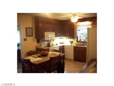 4812 Pawpans Ct, North Chesterfield, VA 23237 - photo 2