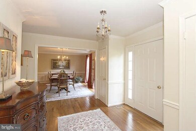 12658 Lloydminster Dr, North Potomac, MD 20878 - photo 4