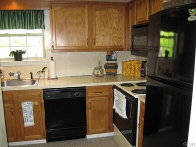 3513 Limestone Dr, Whitehall, PA 18052 - photo 5