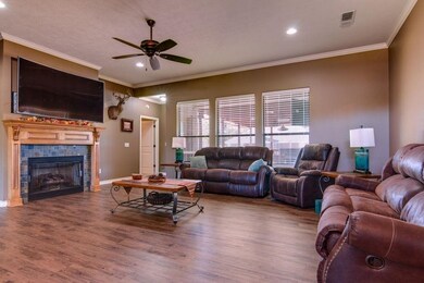 65 Hannah Cir, Wake Village, TX 75501 - photo 5