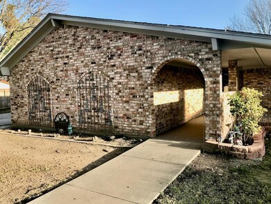 2004 Oneal St, Gainesville, TX 76240 - photo 5