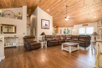 6 LIving Room