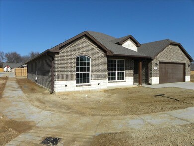 905 E 5th St, Springtown, TX 76082 - photo 2