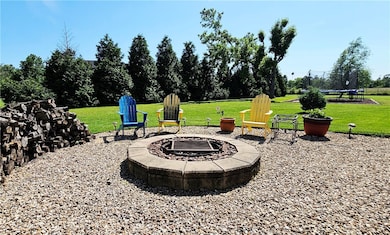 Outdoor fire pit