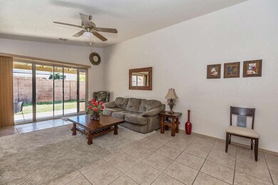 Familyroom 3 2-HDR