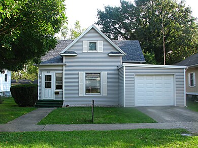 313 E Newkirk St, Tuscola, IL 61953 - photo 2