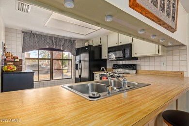 Kitchen/Breakfast Bar