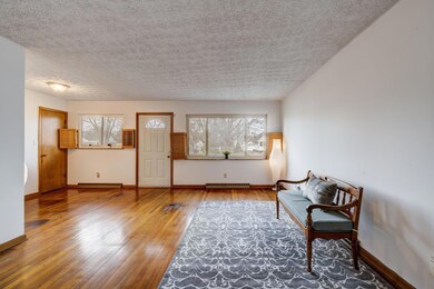 275 E Royal Forest Blvd, Columbus, OH 43214 - photo 4