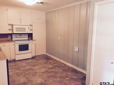 2823 Bateman Ave, Tyler, TX 75701 - photo 6