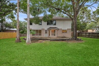 2102 Zavalla Cir, Friendswood, TX 77546 - photo 3