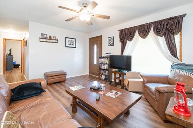 9224 Lantana Dr, Louisville, KY 40229 - photo 2