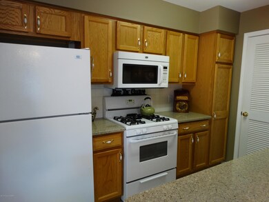 Kitchen / Quartz Countertops