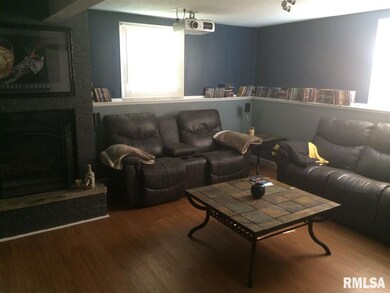 1116 N Stark St, Davenport, IA 52804 - photo 2