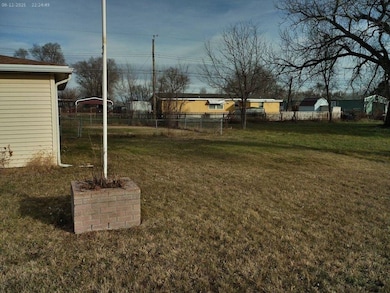 2011 W 18th St, North Platte, NE 69101 - photo 2