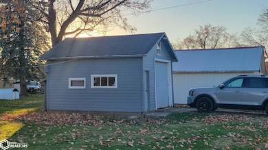 120 N East St, Sigourney, IA 52591 - photo 3