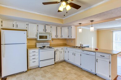 6913 Beard Ct, Louisville, KY 40228 - photo 4