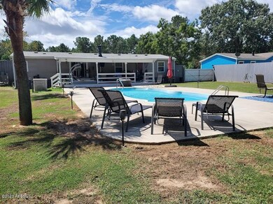 107 morgan poolside