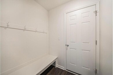 STG139-i2280-Mudroom