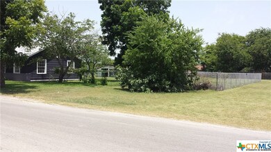 1325 N Heideke St, Seguin, TX 78155 - photo 3