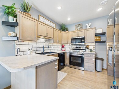 2560 E Meadowside Place, Sioux Falls, SD 57108 - photo 4