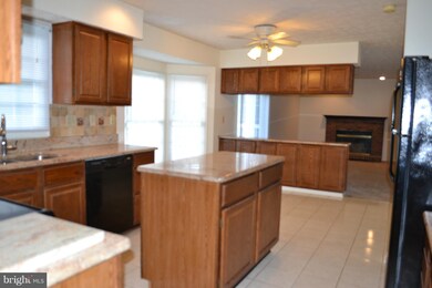 14914 Saddle Creek Dr, Burtonsville, MD 20866 - photo 7