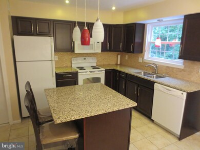 14902 Dunvegan Ct, Silver Spring, MD 20906 - photo 2