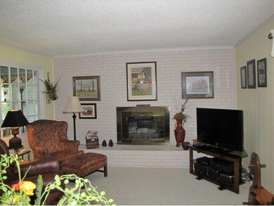 STUNNING BRICK HEARTGAS LOGS