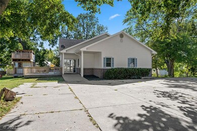 615 N 2nd Ave W, Newton, IA 50208 - photo 2