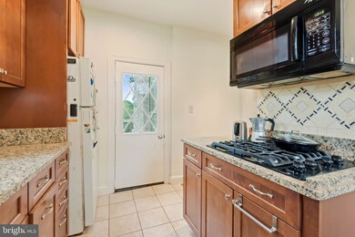 2627 E Side Dr, Alexandria, VA 22306 - photo 6