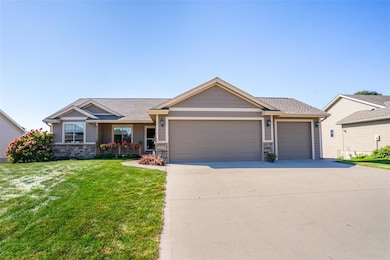 6019 Robin Rd, Pleasant Hill, IA 50327 - photo 2