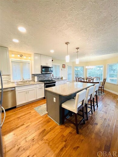 Entertain at this center Island w/ granite counter