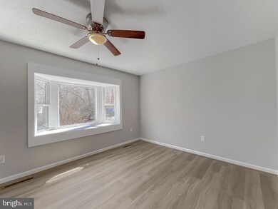 36950 W Lakeland Dr, Mechanicsville, MD 20659 - photo 5