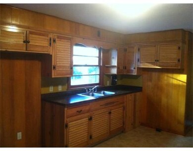 313 Munsing St unit 315, Ludlow, MA 01056 - photo 3