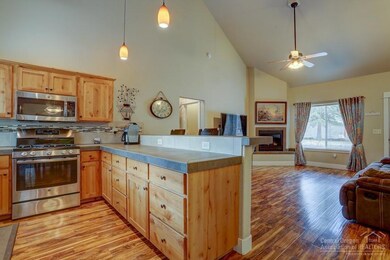 61345 Larry St, Bend, OR 97702 - photo 4