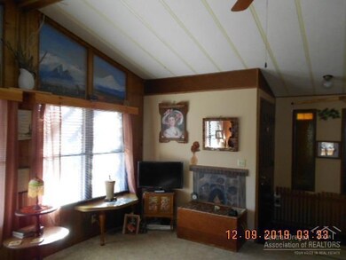 10100 NE Crooked River Dr unit 28, Redmond, OR 97756 - photo 2