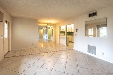 109 Lake Pine Cir unit D-1, Greenacres, FL 33463 - photo 2