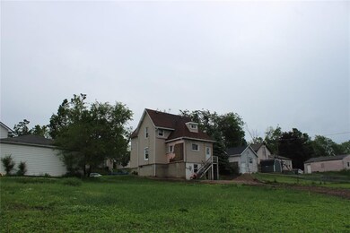 1611 14th Ave SE, Cedar Rapids, IA 52401 - photo 2