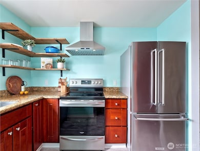 Newer range, refrigerator and hood