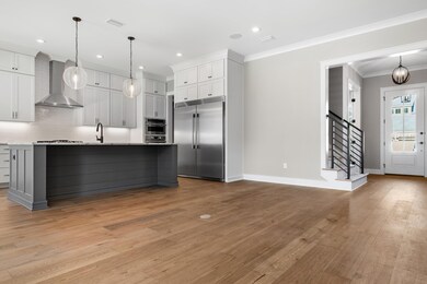 Daphne 21 family to kitchen