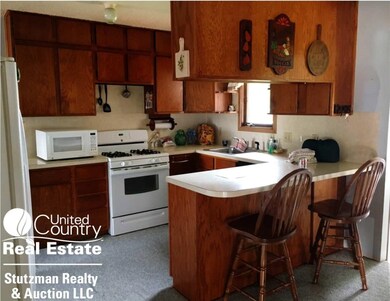 105 E 8th St, Hugoton, KS 67951 - photo 3